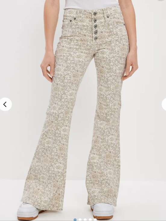 American Eagle Outfitters Denim - American Eagle Outfitters Floral Button-Up Top in Cream and Beige High Rize 00